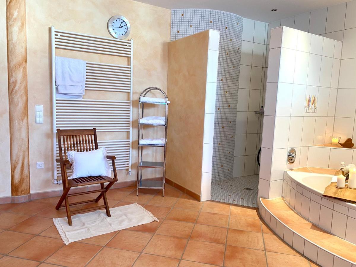 Private Spa Mit Sauna Und Whirlpool Schrozberg Экстерьер фото